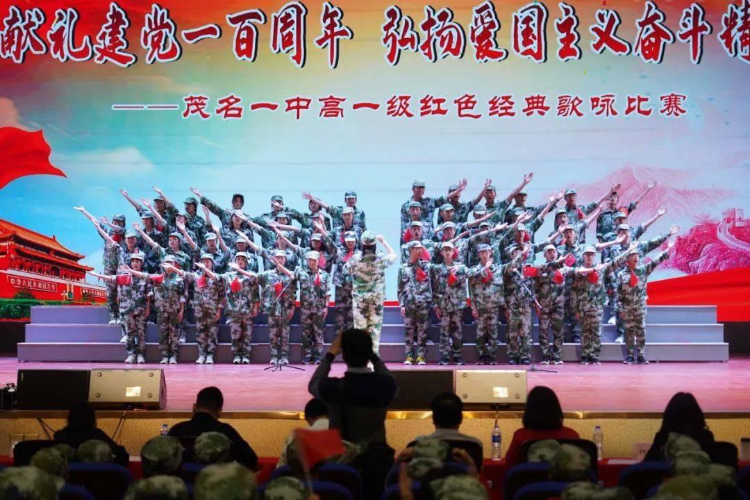 如何定期对氢气传感器进行校准和维护？